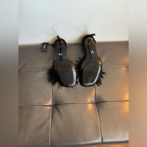 Express Black Swan Feathered Toe Sandals - Picture 3 of 4